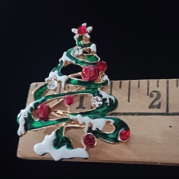 Perfect  Christmas Tree Brooch - Picture 4 of 4